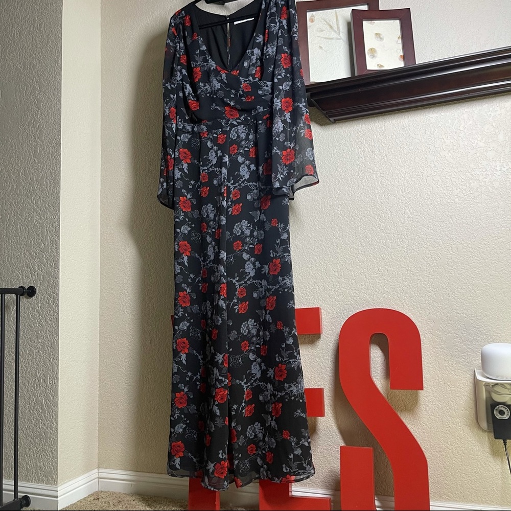 ๐ NWT Ali & Jay
Only Wish Floral Jumpsuit Size Lg - Picture 2 of 16